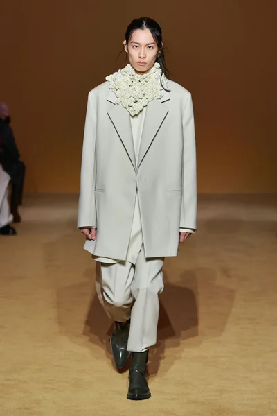 Look 15